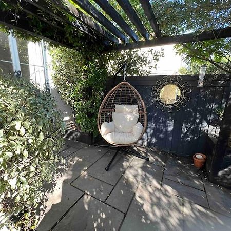 Private Garden Oasis In Central Bristol Buitenkant foto
