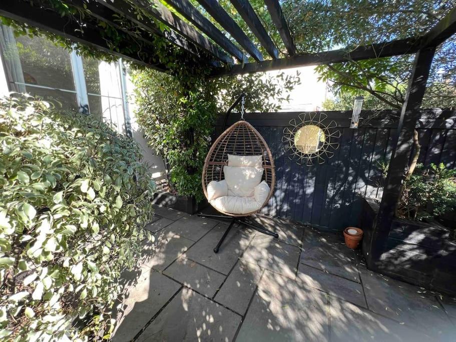 Private Garden Oasis In Central Bristol Buitenkant foto