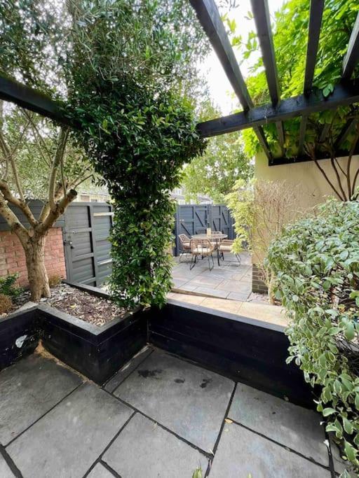 Private Garden Oasis In Central Bristol Buitenkant foto